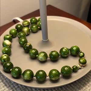 Vintage Elegant Jade Green Beaded Necklace!!